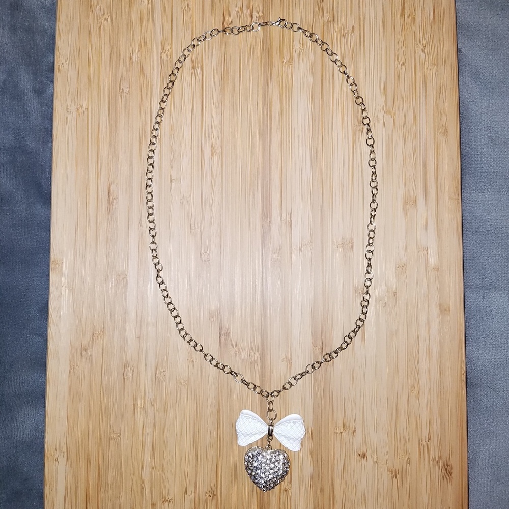Gold bow / heart necklace